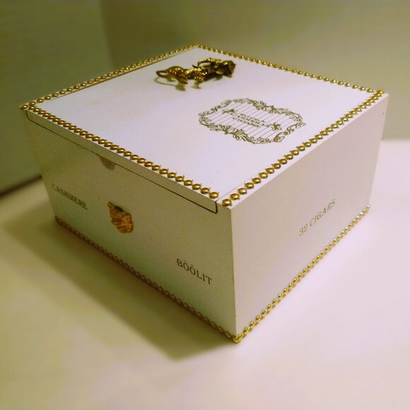 Suenos de Saundra Upcycled, White Esteban Carreras Cigar Box, Storage/ Home Deco - Picture 9 of 10